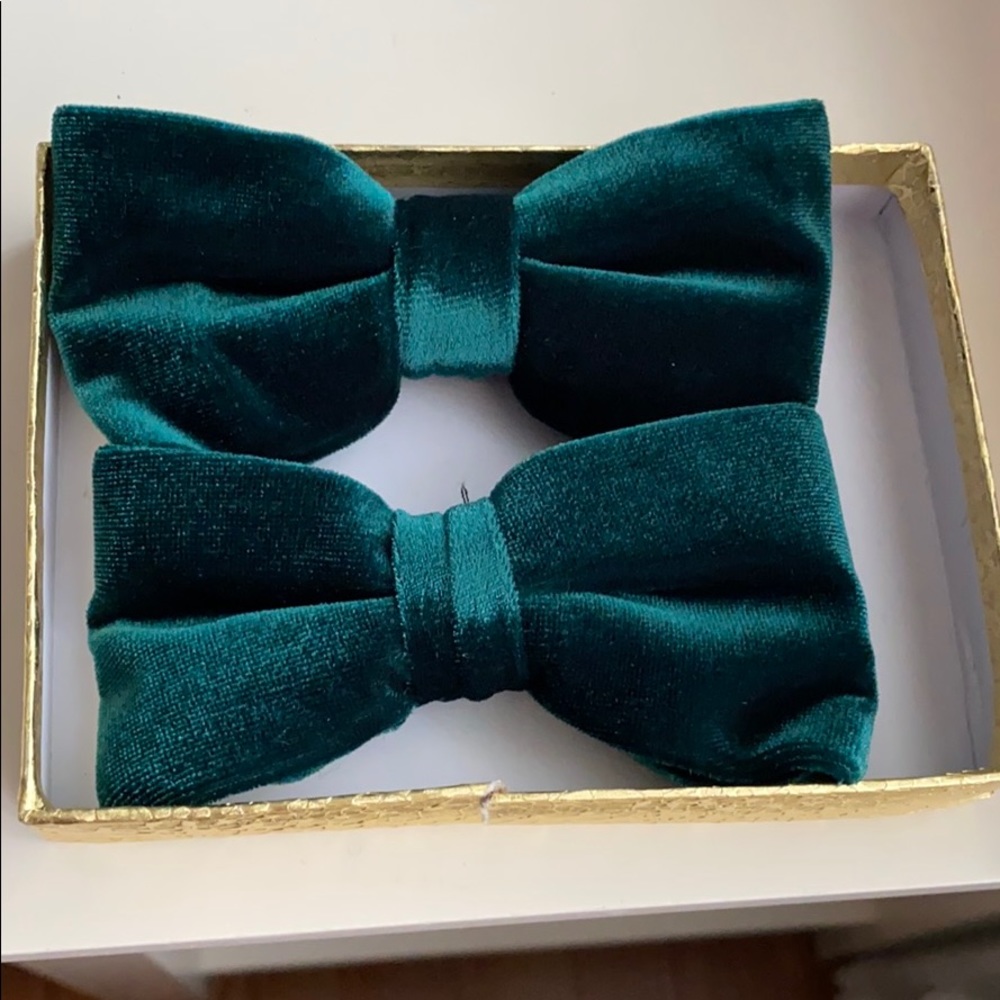 Click bow tie